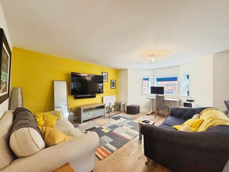 2 bedroom flat to rent - Photo 2