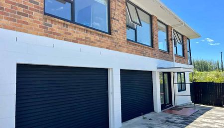 Three bedroom renovated home in The Bays - Photo 4