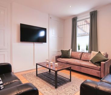 Gorgeous 7 bed House Share in Burley! Room 2 - Photo 1