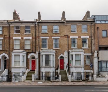 2 Bed Flat, St John's Hill, SW11 - Photo 2