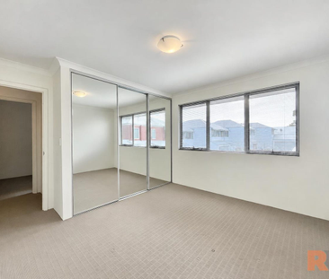 Stylish 2-Bedroom Living Just Minutes from Fremantle - Photo 5