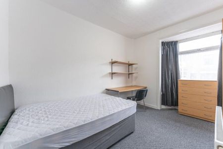 8 bedroom terraced house to rent - Photo 2