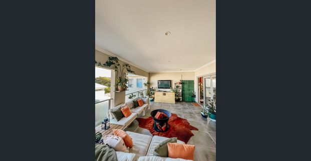 Modern Apartment, Coastal living - Photo 1