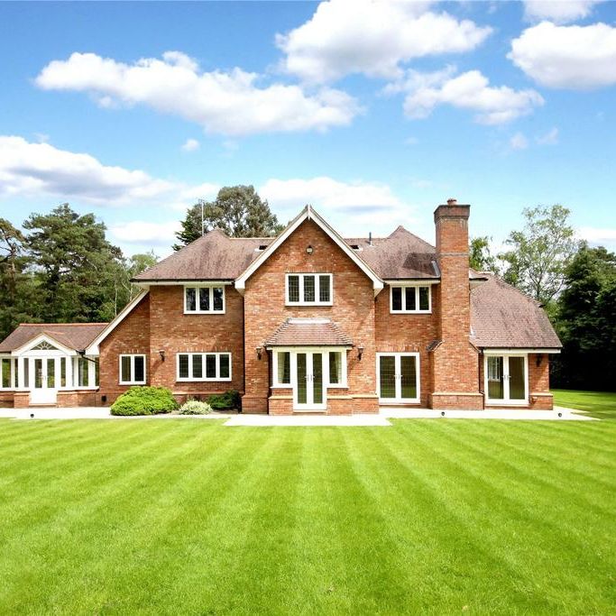 5 bedroom detached house to rent - Photo 1