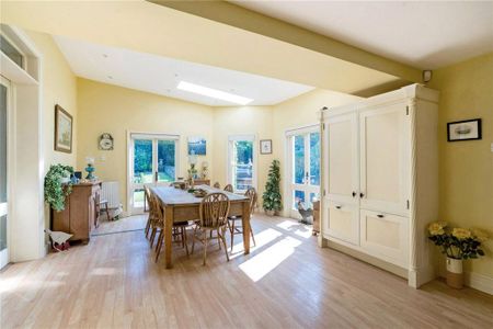 6 bedroom detached house to rent - Photo 3