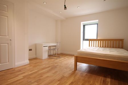 Falconars House, City Centre - Photo 2