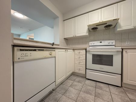 For Lease - 1 Lee Centre Drive Unit# 1611, Toronto, Ontario - Photo 2