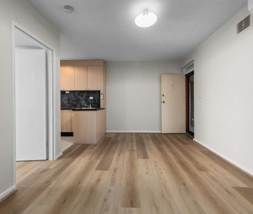 Freshly Updated Apartment in Prime Oakhill Estate Location - Photo 6