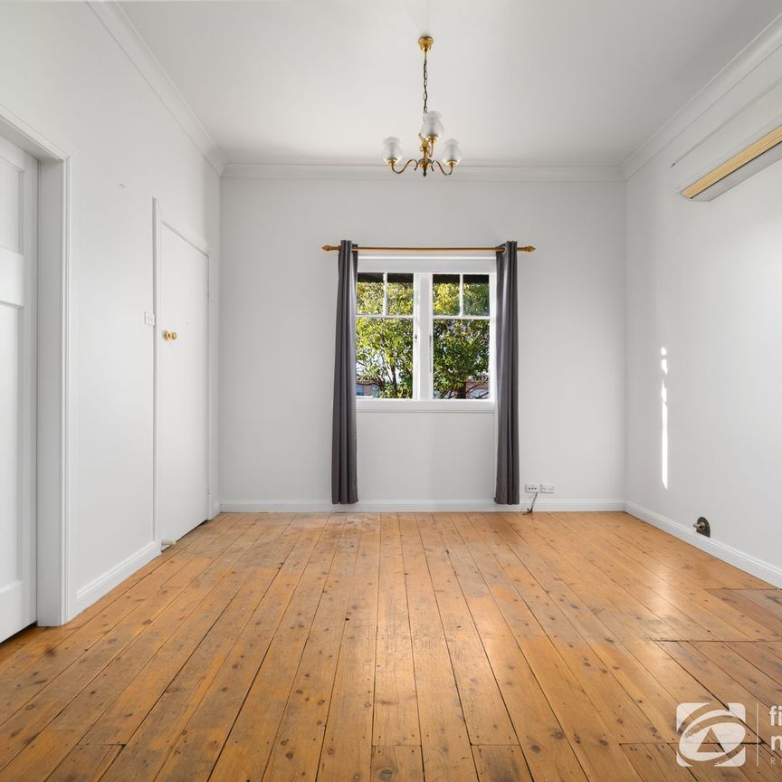 CUTE AND COSY RENOVATED COTTAGE - Photo 1