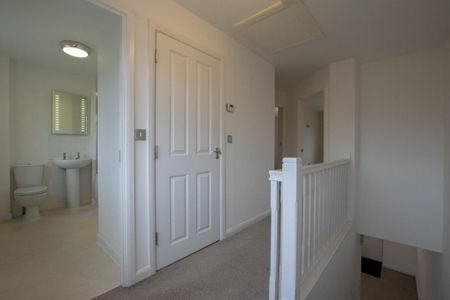 3 bedroom semi-detached house to rent - Photo 2