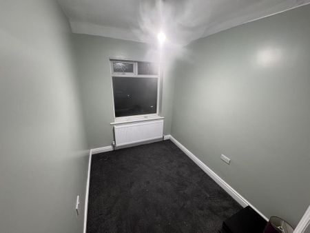 3 bedroom end of terrace house to rent - Photo 2