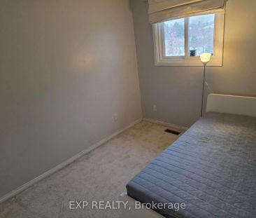 1296 Valerie Crescent W - Photo 5