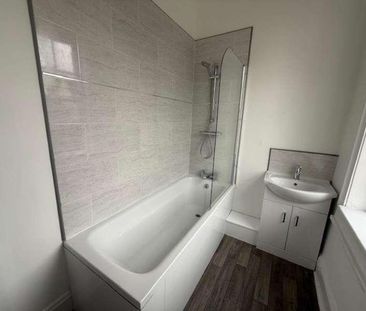 Beech Avenue Shopping Centre, Garden Village, Hull, HU8 - Photo 2