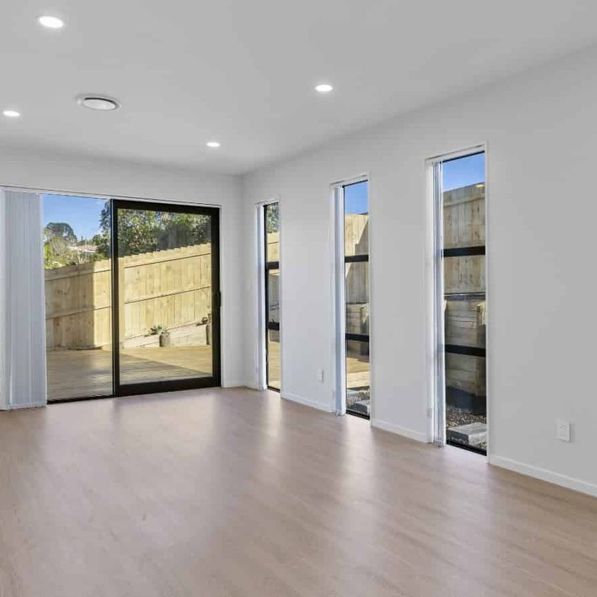 1/40 John Downs Drive, Browns Bay - Photo 1