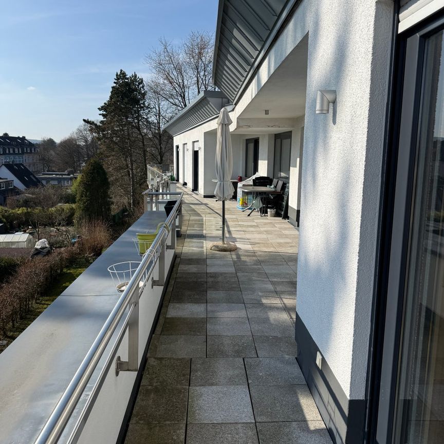 Seniorengerechte Wohngemeinschaft: Frisch renoviertes Einzelzimmer mit eigenem Duschbad - Photo 1