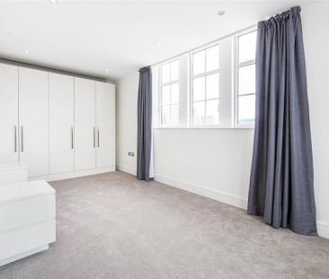 3 bedroom flat to rent - Photo 3