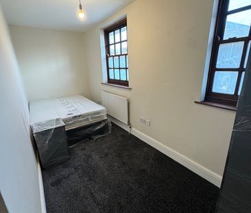 Room in a Shared House, Heathfield Road, B19 - Photo 1