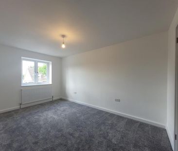 4 bedroom semi-detached house to rent - Photo 4