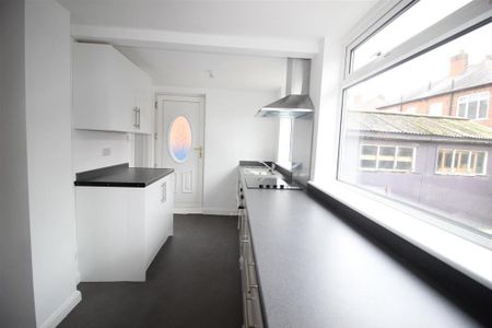 2 bedroom semi-detached house to rent - Photo 5