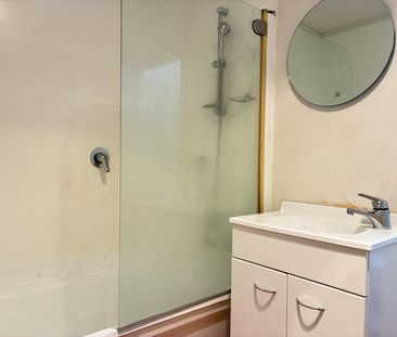 Lovely brick and tile - Photo 4