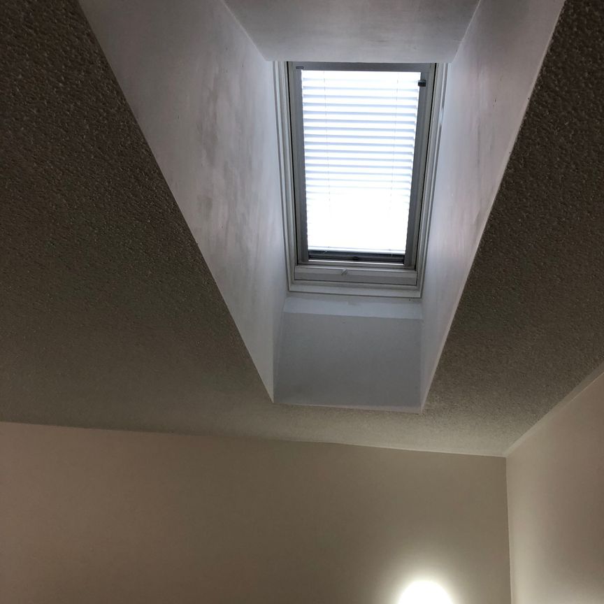 For Lease - 4146 Wheelwright Crescent, Mississauga, Ontario - Photo 1