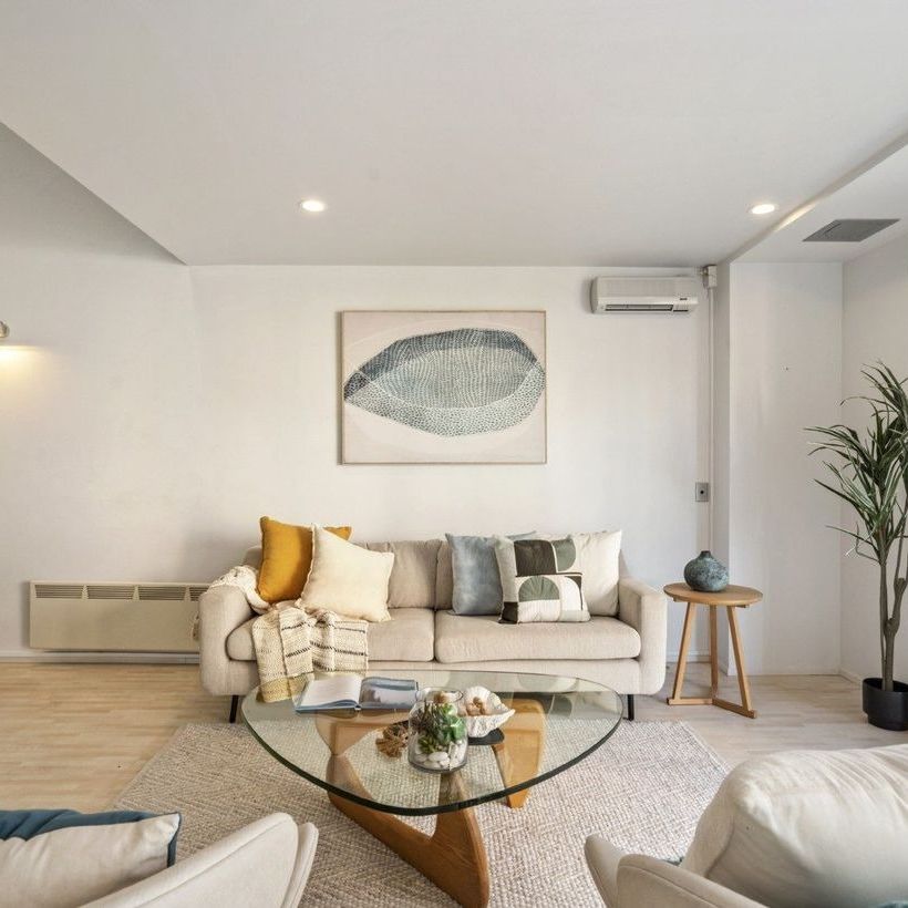 Furnished Funky 1+1 Apartment with car park - Photo 1