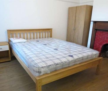 Bedroom Detached House In Charminster, BH8 - Photo 3