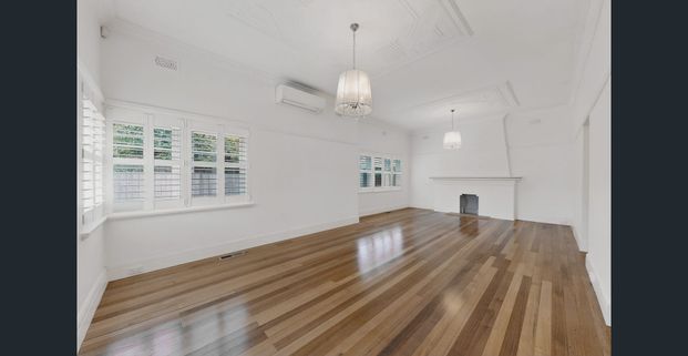 Beautifully Updated Family Home in a Prime Malvern East Pocket - Photo 1