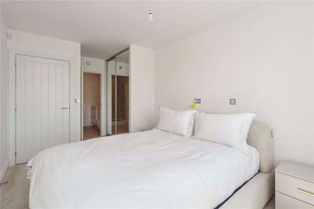 Two bedroom modern apartment with far reaching views of the Surrey Hills - Photo 4