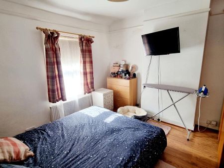 Allfrey Road, Eastbourne - Two-bedroom terraced house - Photo 3