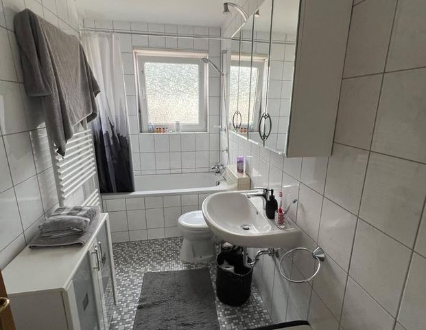 Teilmöbilierte und sonnige 2-Zi.Wohnung - Photo 1