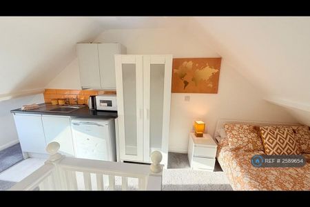 1 bedroom in a house share to rent - Photo 5