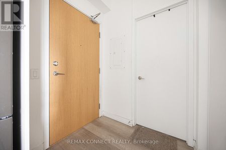 #818 - 1787 St Clair Avenue W – Toronto W03, Ontario - Photo 3