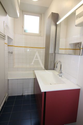 Location Appartement 2 pièces 71m² - Photo 3