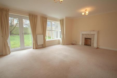 5 bedroom detached house to rent - Photo 2