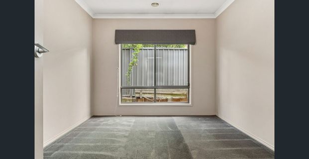 Spacious 4-Bedroom Family Home in Prime Cranbourne North Location - Photo 1