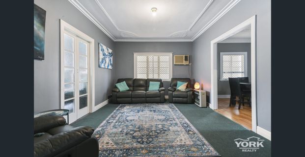 We've Struck Gold - Photo 1