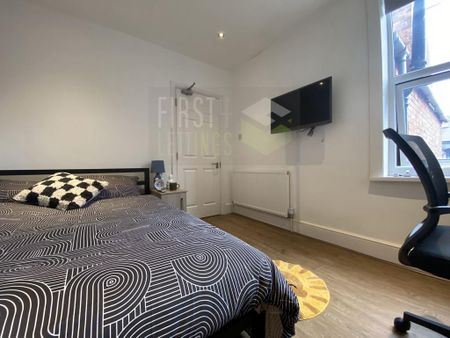 6 bedroom terraced house to rent - Photo 2