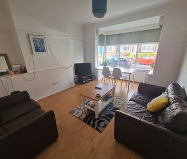 4 Bed - 51 Estcourt Avenue, Headingley, Leeds - LS6 3ET - Student - Photo 2