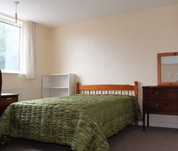 6 Bedroom GCH, Double Glazed, Large House, *Perfect Student Location* - Photo 2