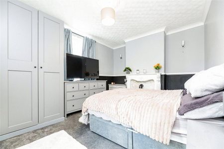 2 bedroom end of terrace house to rent - Photo 2