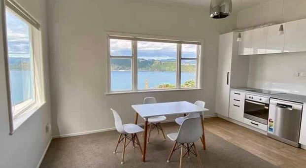 Sunny, Modern, Views, Close to city, 3/4 bedrooms - Photo 1