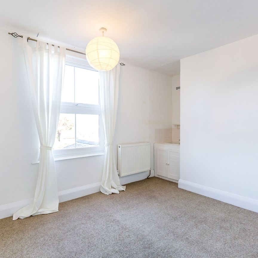 3 bedroom house to rent Clarence Road, Stony Stratford, Milton Keynes, MK11 - Photo 1