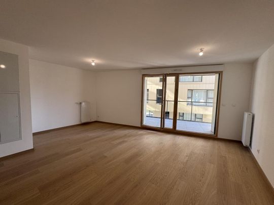 Location Appartement 2 pièces 47m² CHAMBERY 73000 - Photo 1