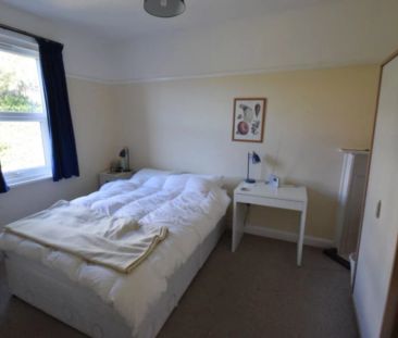 To Rent Sea Road, Boscombe, Bournemouth, BH5 £1,200 pcm Tenancy Info - Photo 6