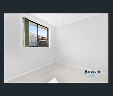 Immaculate 2 Bedroom Granny Flat, Walk To Station! - Photo 4