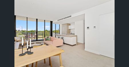 Low maintenance luxury in Claremont - Photo 2