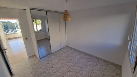 Location Appartement 3 pièces 58m² MARSEILLE 9ème - Photo 3