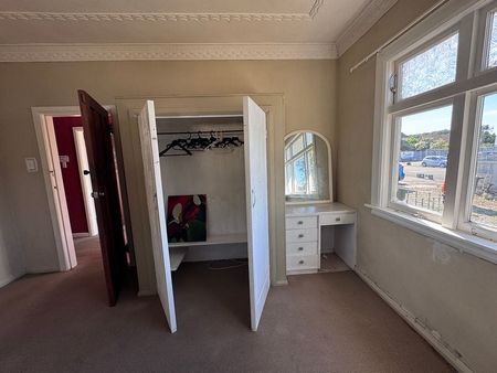 Spacious 4-Bedroom Home in Central Palmy - Photo 3