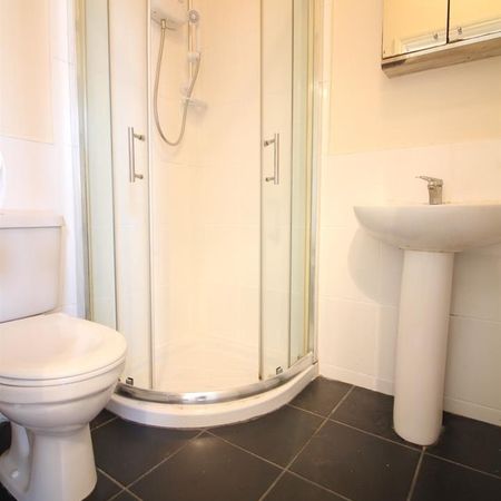 Hanworth Road, Hounslow - Photo 3